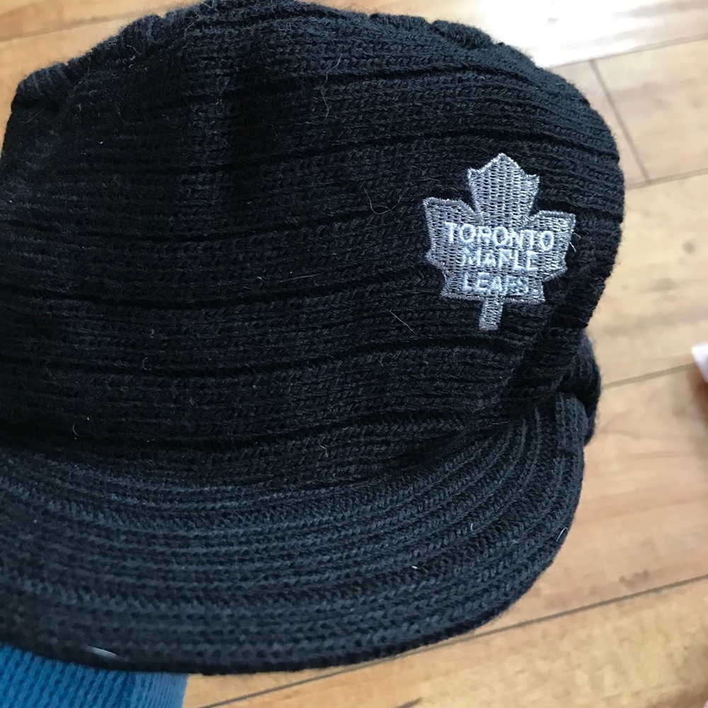 🏒 NEW WITH TAGS - LADIES Toronto Maple Leafs BLACK Toque/Hat  🏒